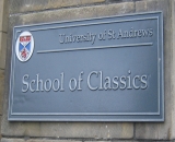 Eingangsschild zur Universit&auml;t von St. Andrews in Schottland