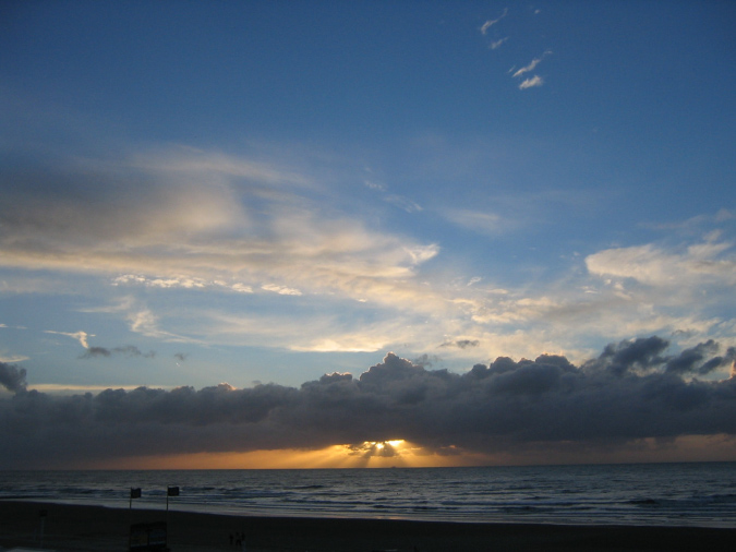 Sonnenuntergang an der belgischen Nordseeküste