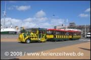 Touristenb&auml;hnchen am Bahnhof von Oostende / elgien