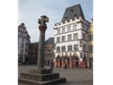 Steipe mit Marktkreuz in Trier